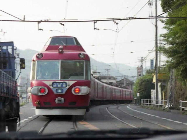 名鉄特急がまさかの路…